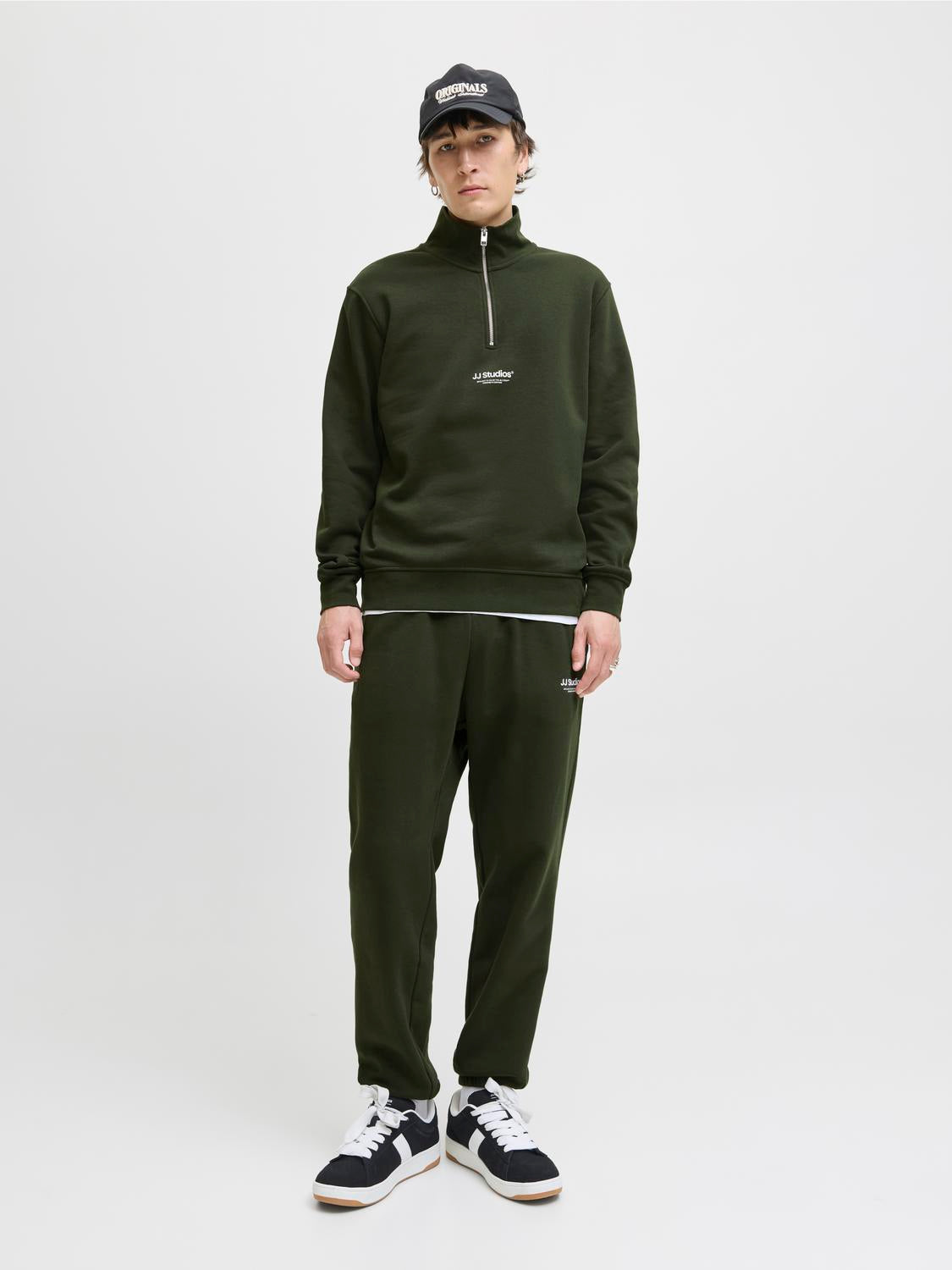 model_shot-front_full