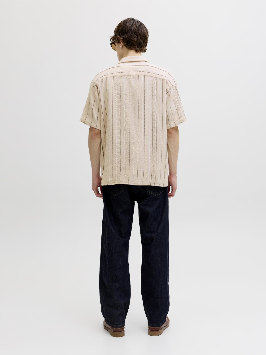 model_shot-back