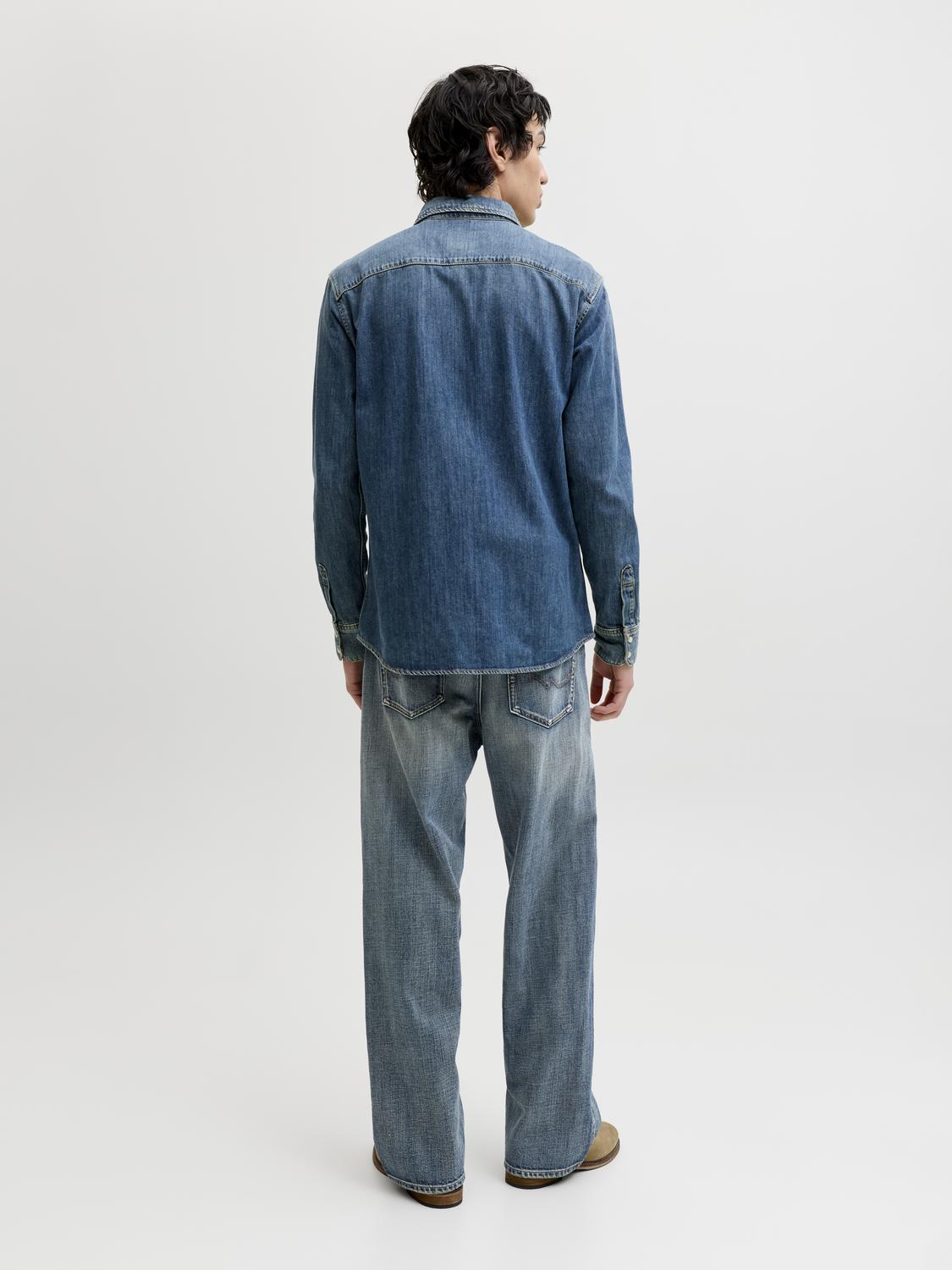 model_shot-back