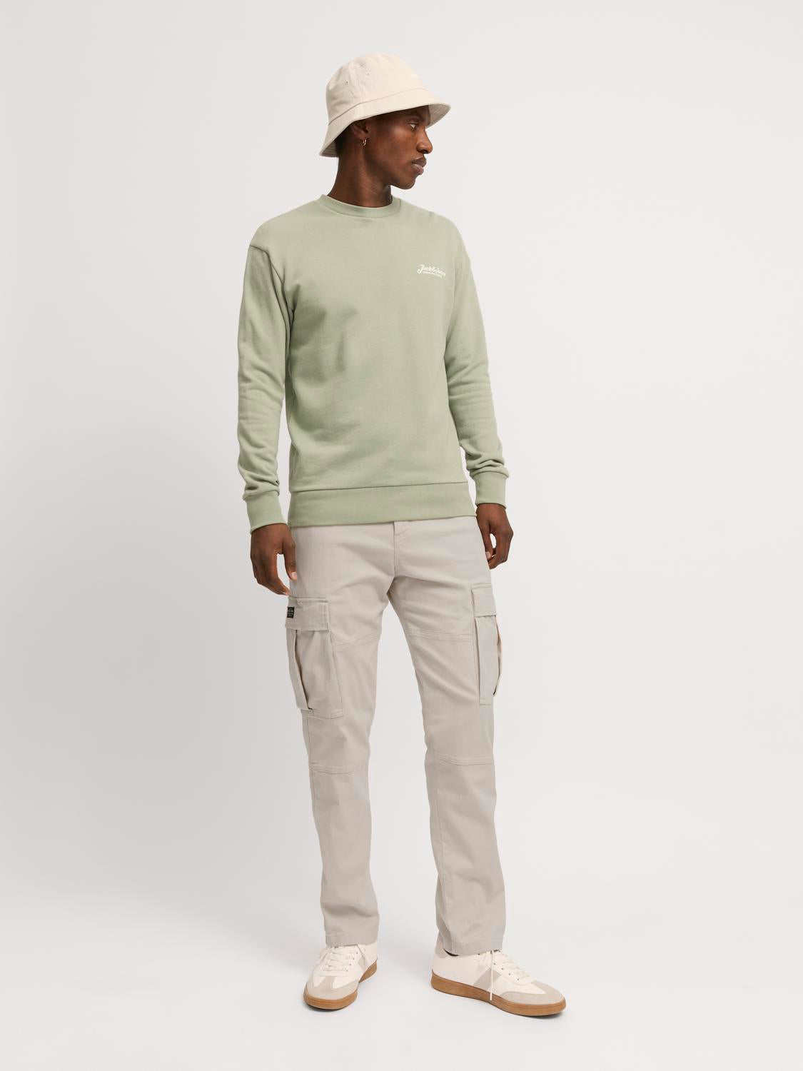 model_shot-front_full