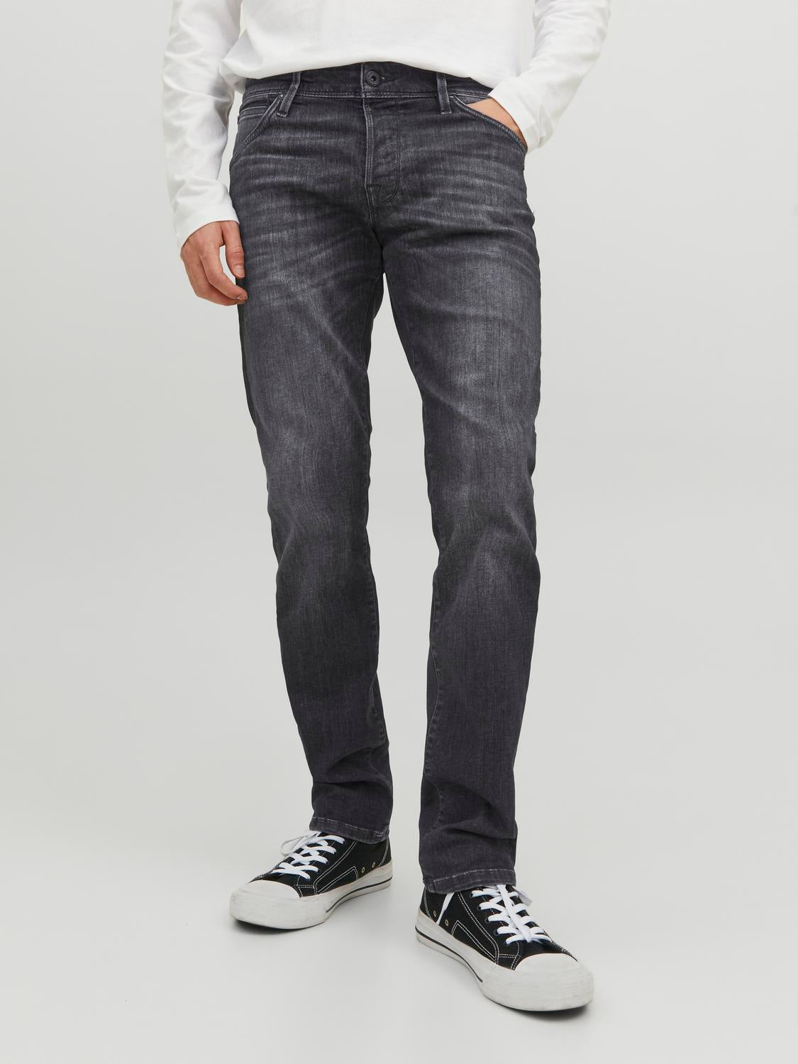 model_shot-front
