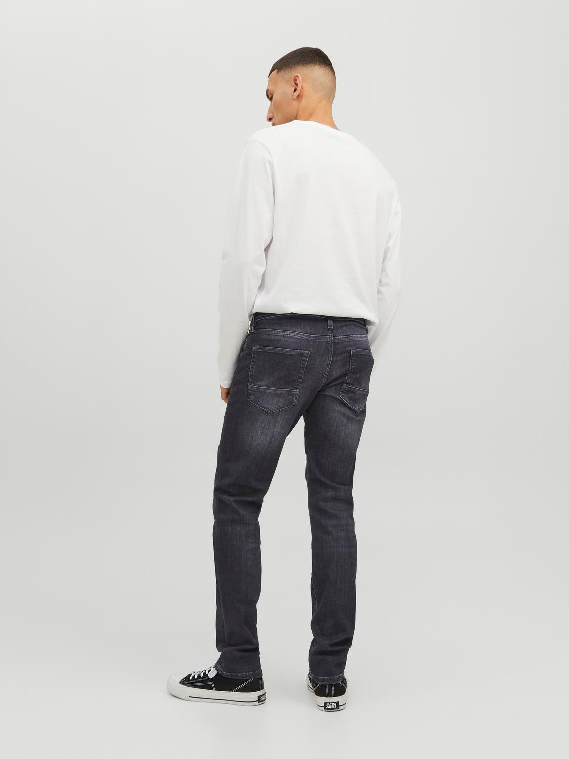 model_shot-back
