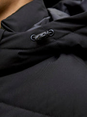 تفاصيل ياقة جاكيت جي جي أوين