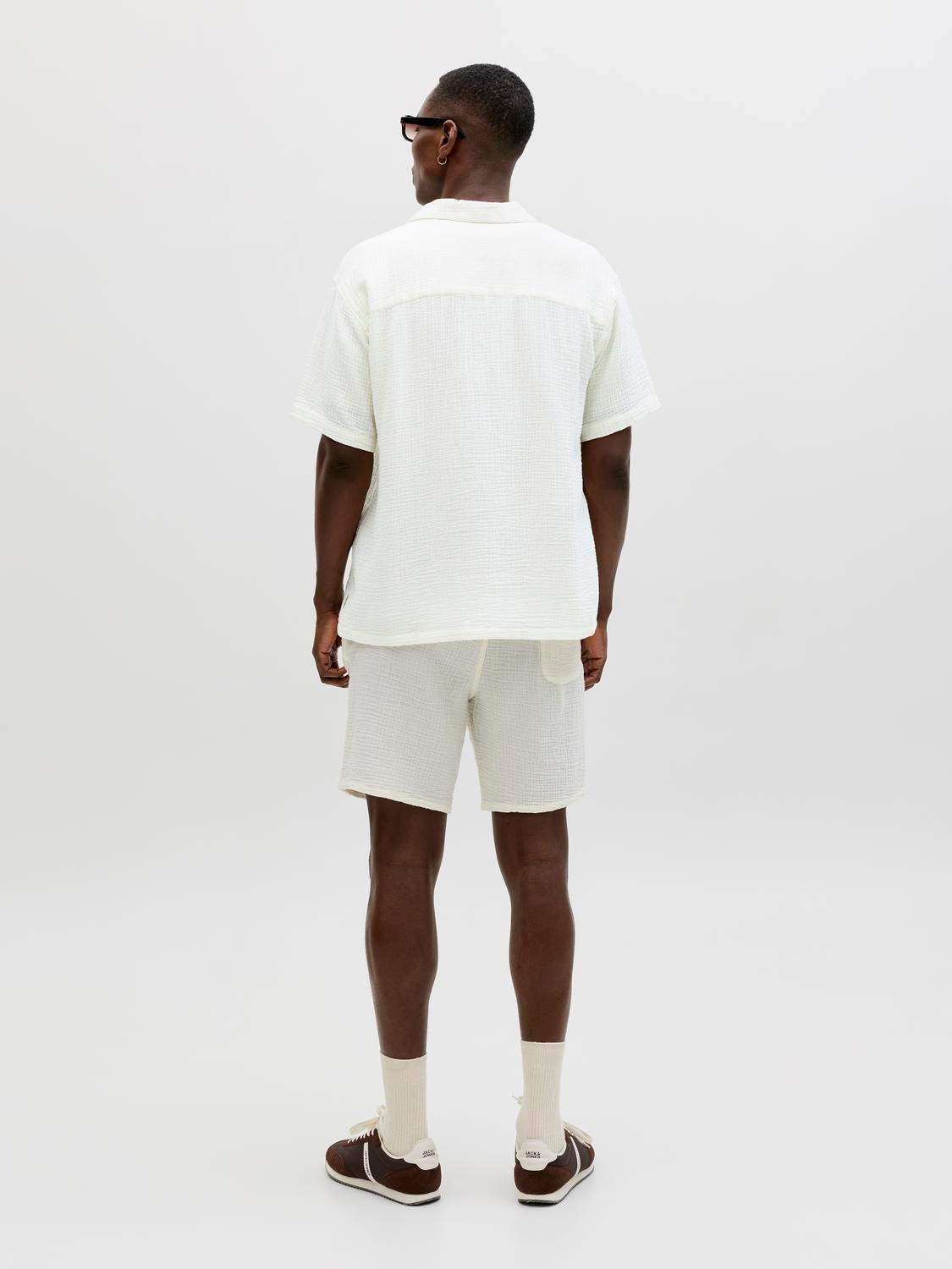 model_shot-back