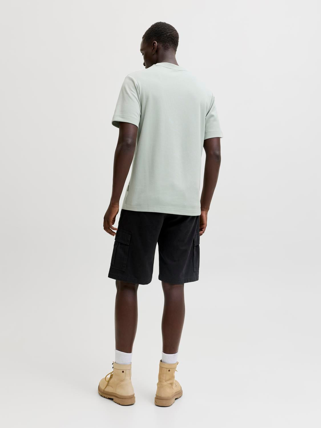 model_shot-back