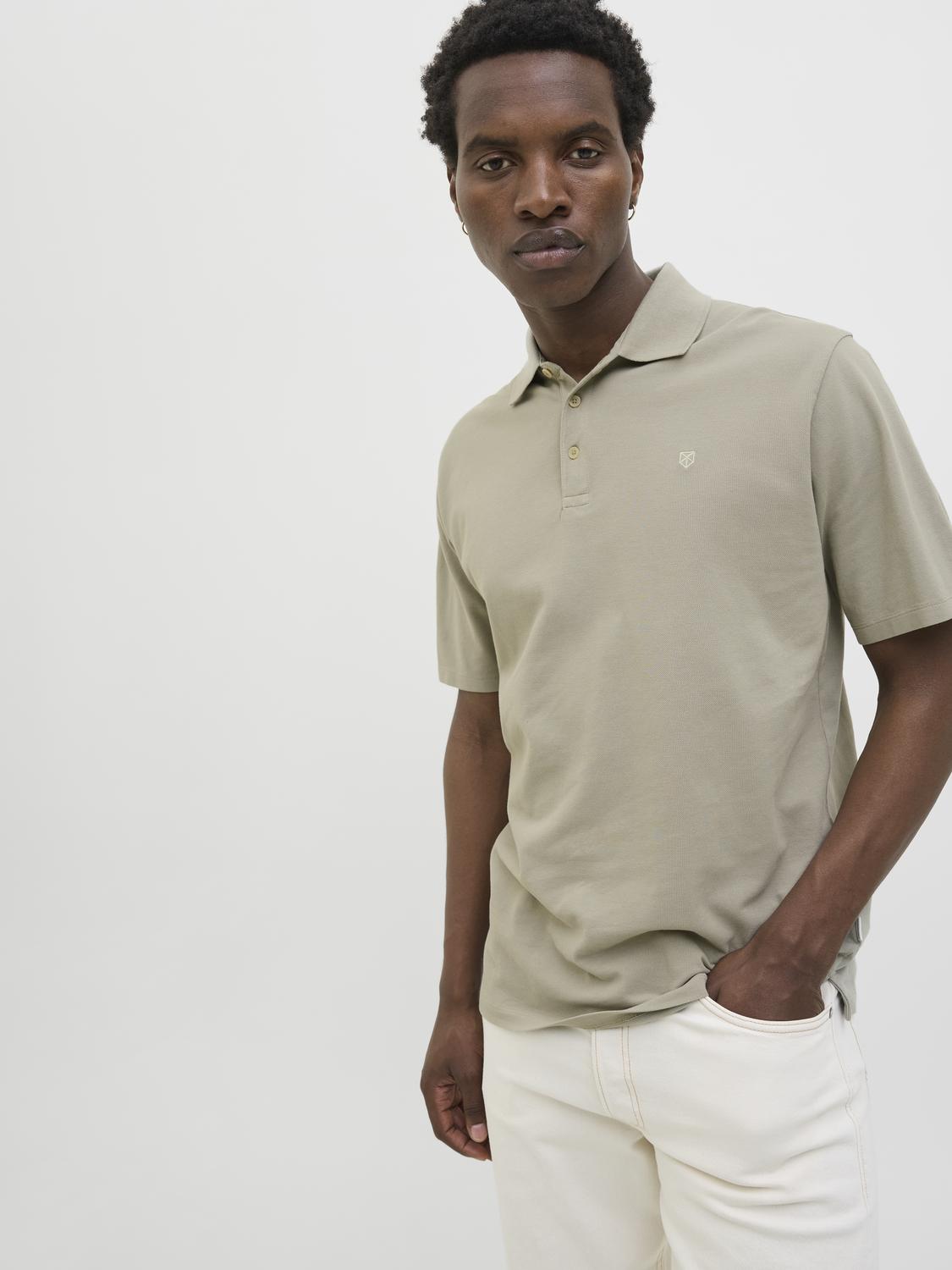 model_shot-creative