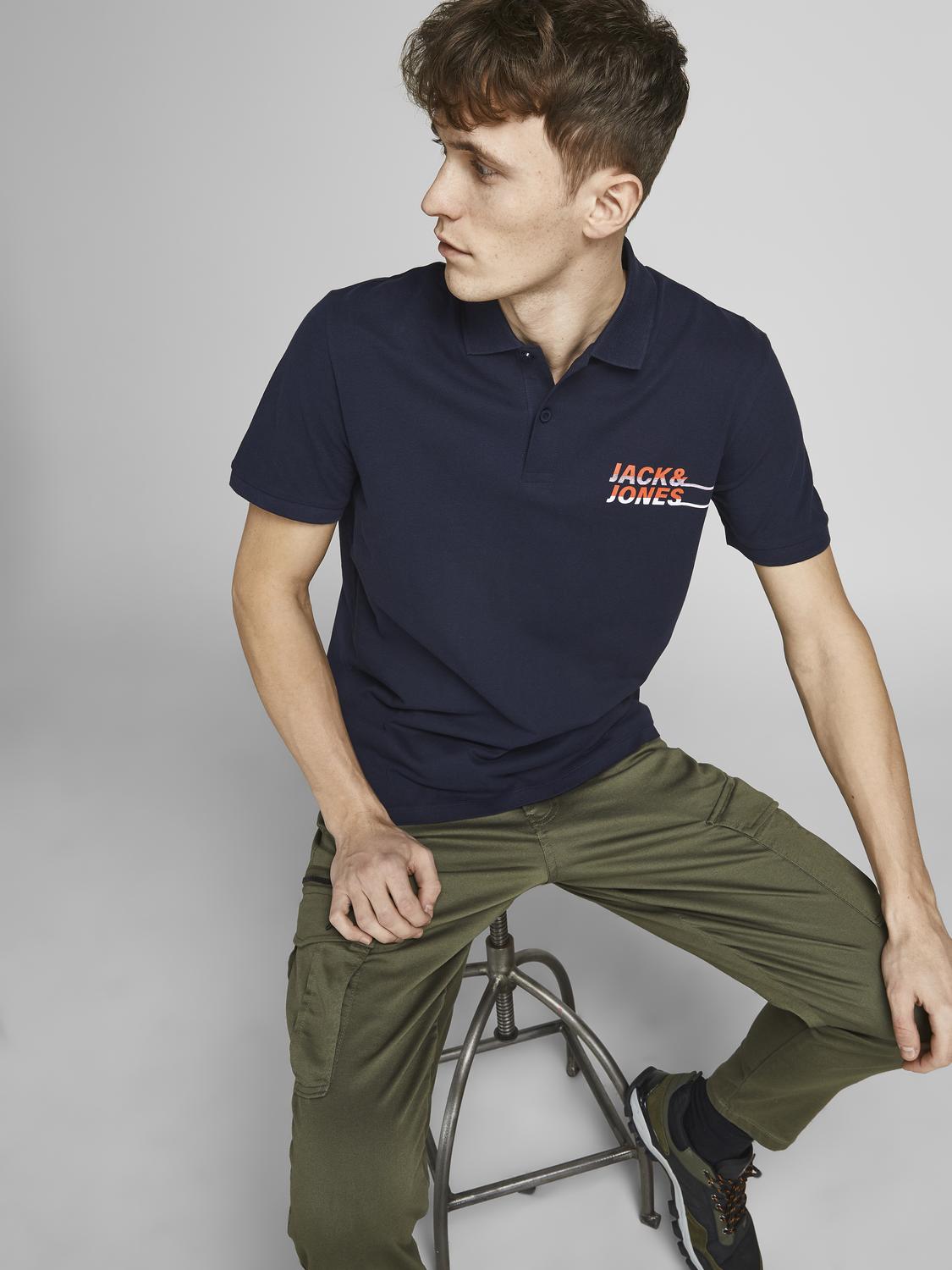 model_shot-creative