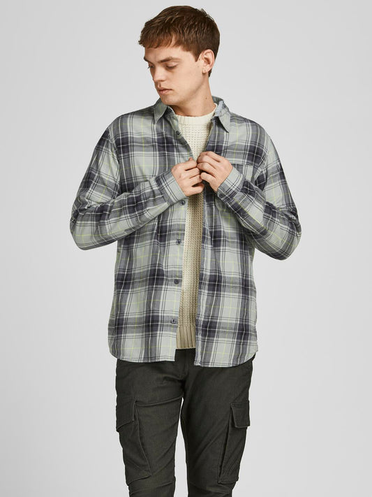 model_shot-front