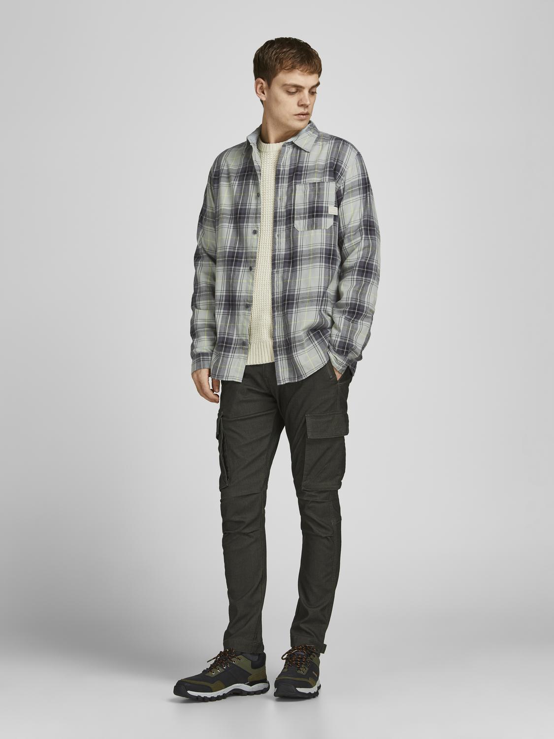 model_shot-front_full