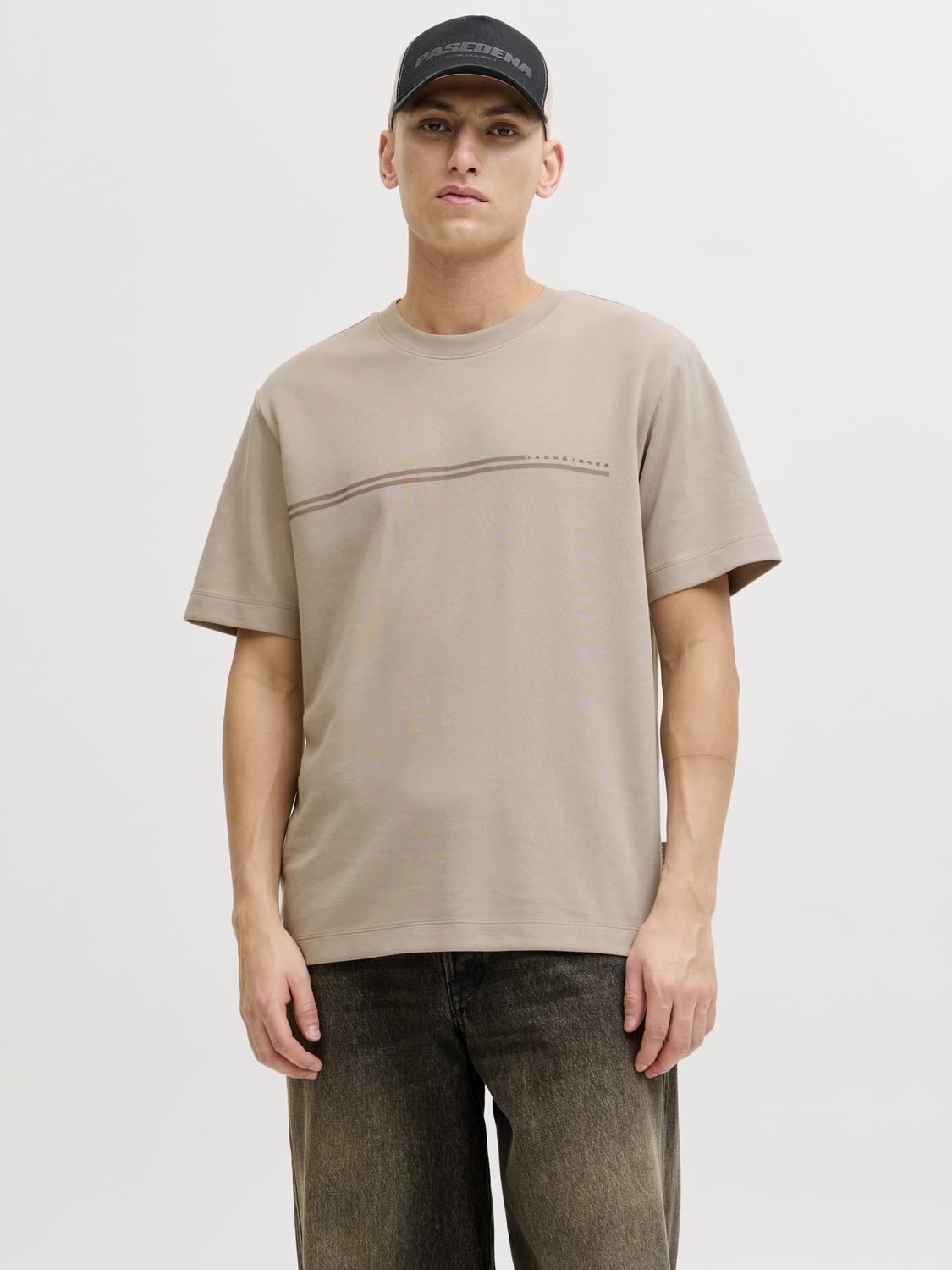 model_shot-front