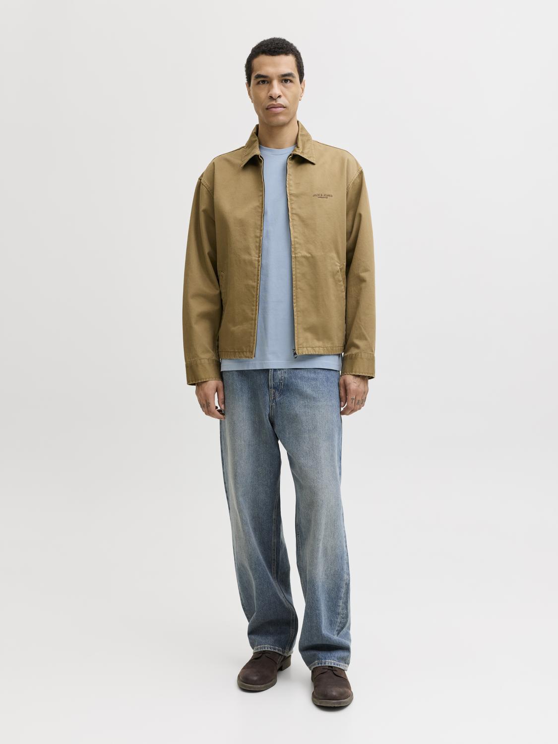 model_shot-front_full