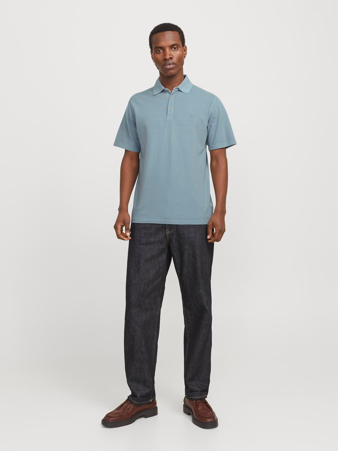 model_shot-front_full