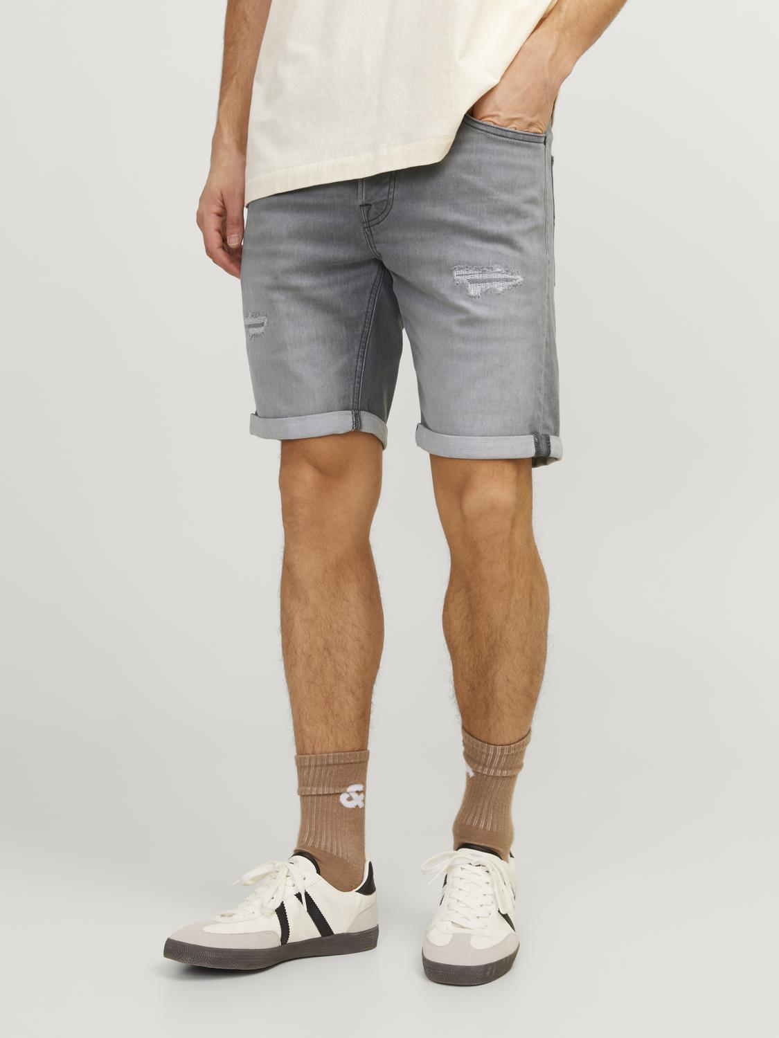 model_shot-front
