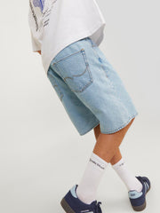 model_shot-creative