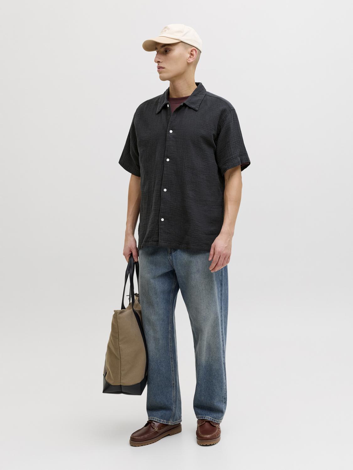 model_shot-front_full
