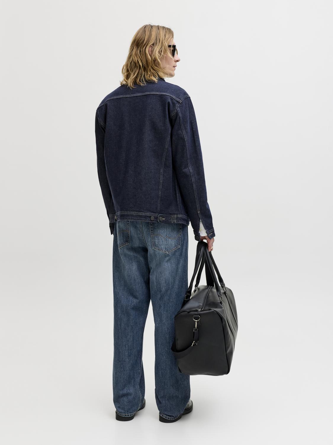 model_shot-back