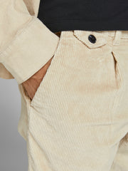 جاك آند جونز بنطلون تشينو رجالي بلون شوفان – عرض جانبي أنيق