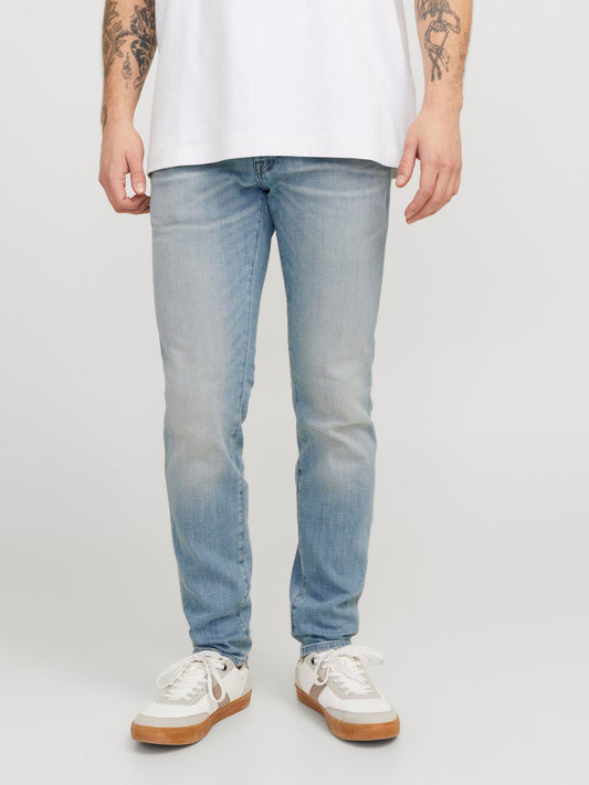 model_shot-front