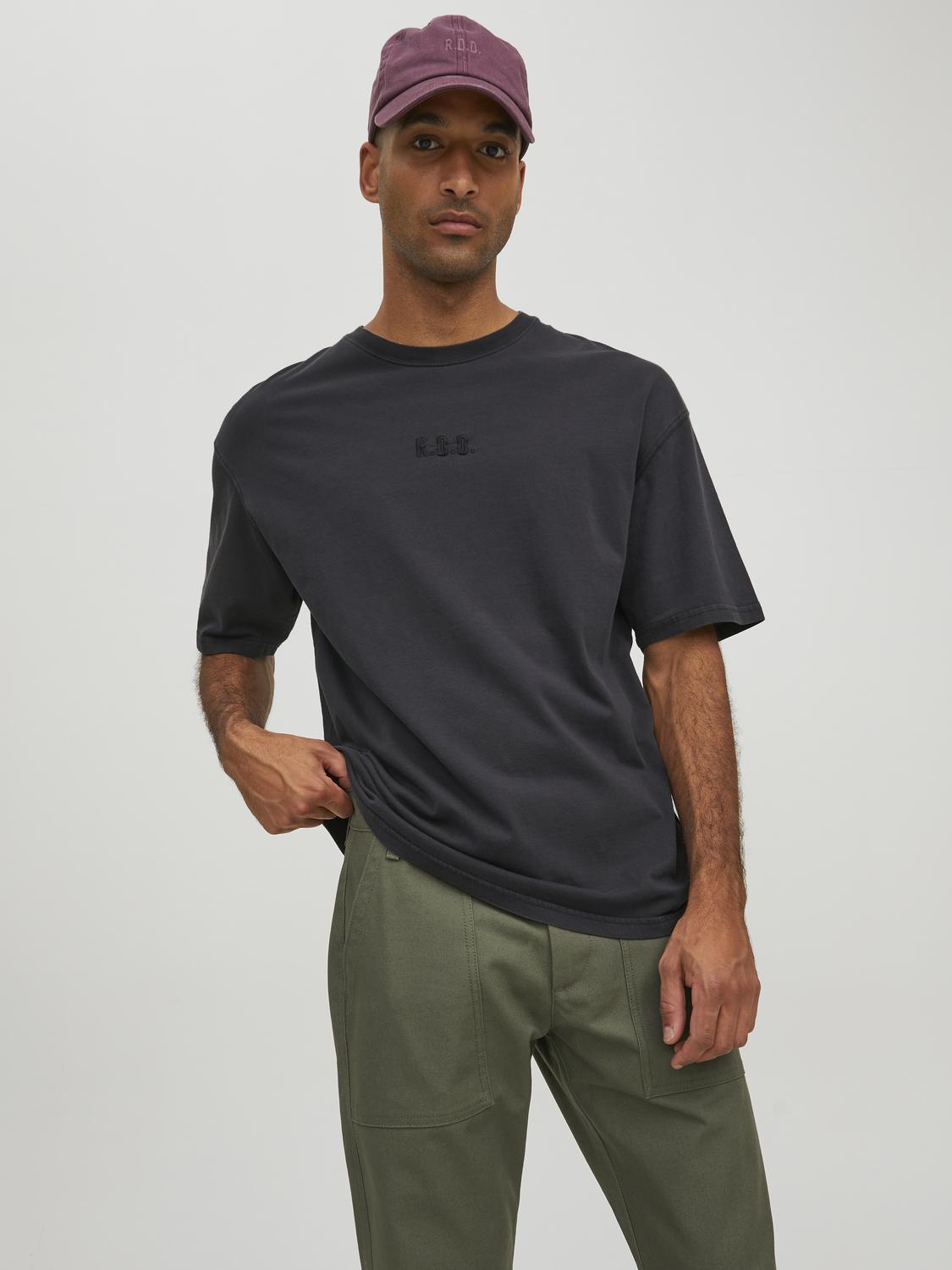 model_shot-front