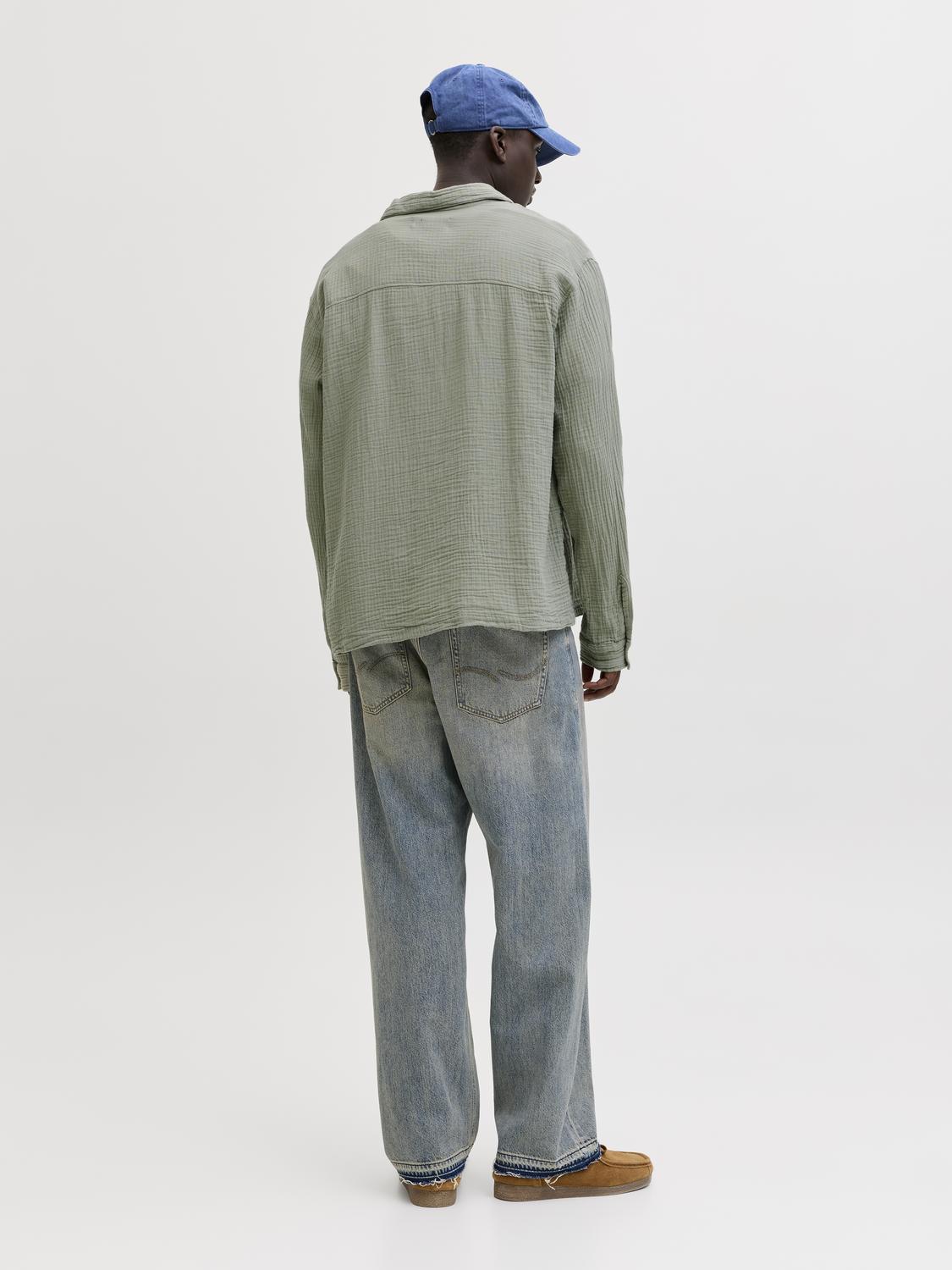 model_shot-back