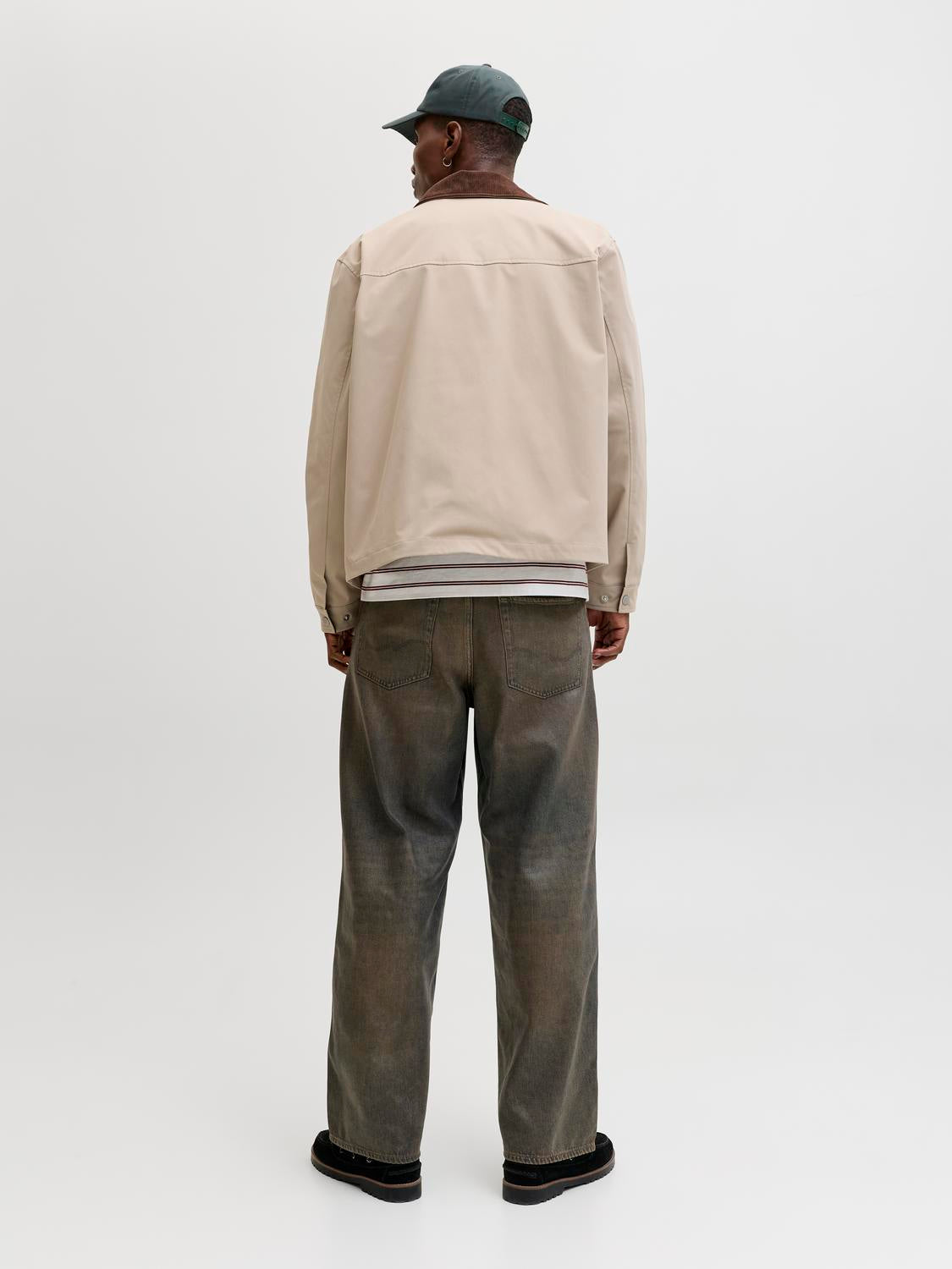 model_shot-back