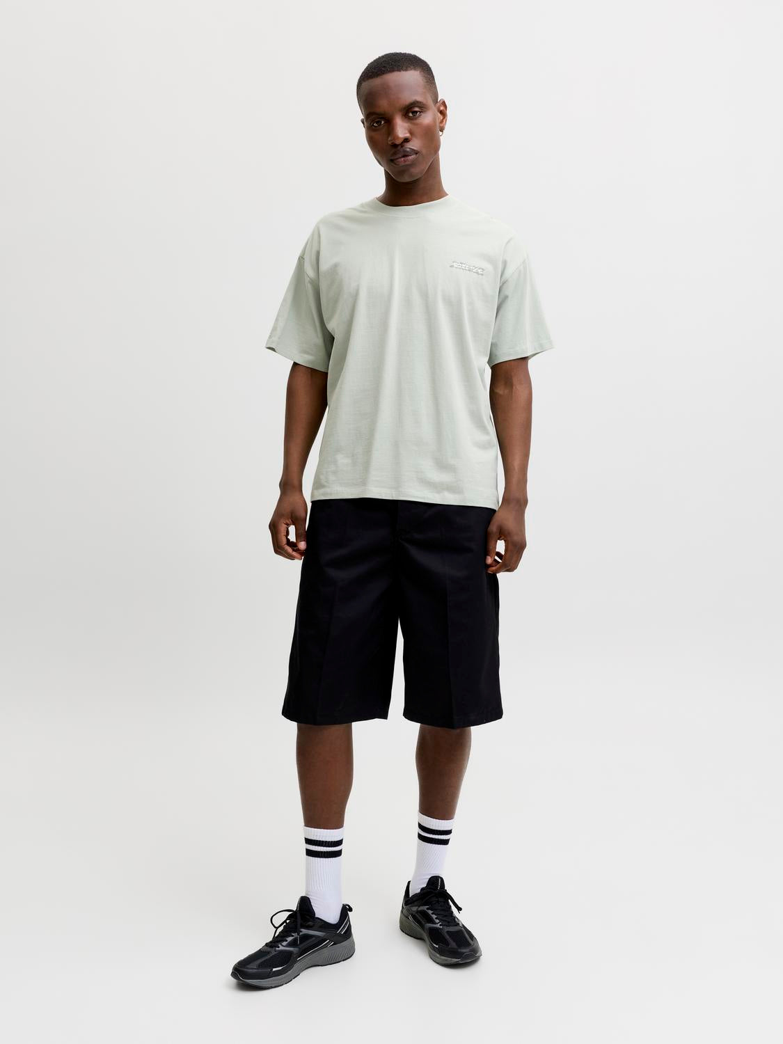 model_shot-front_full