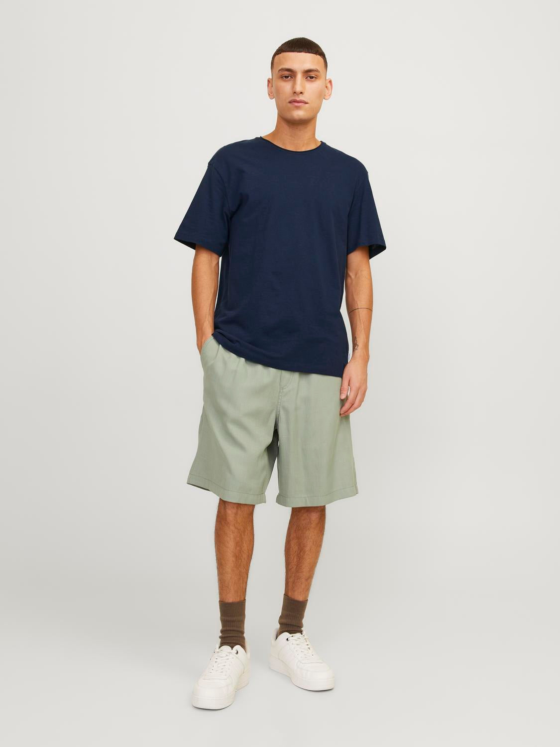 model_shot-front_full