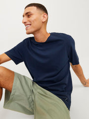 model_shot-creative
