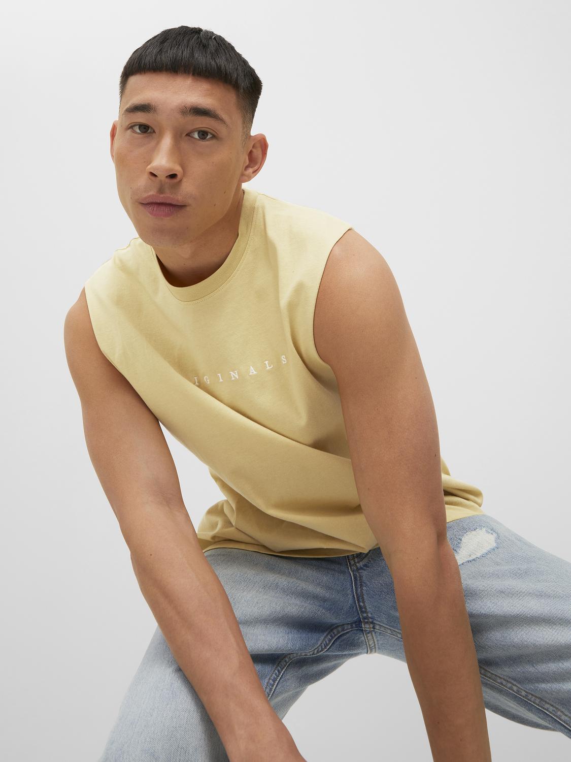 model_shot-creative