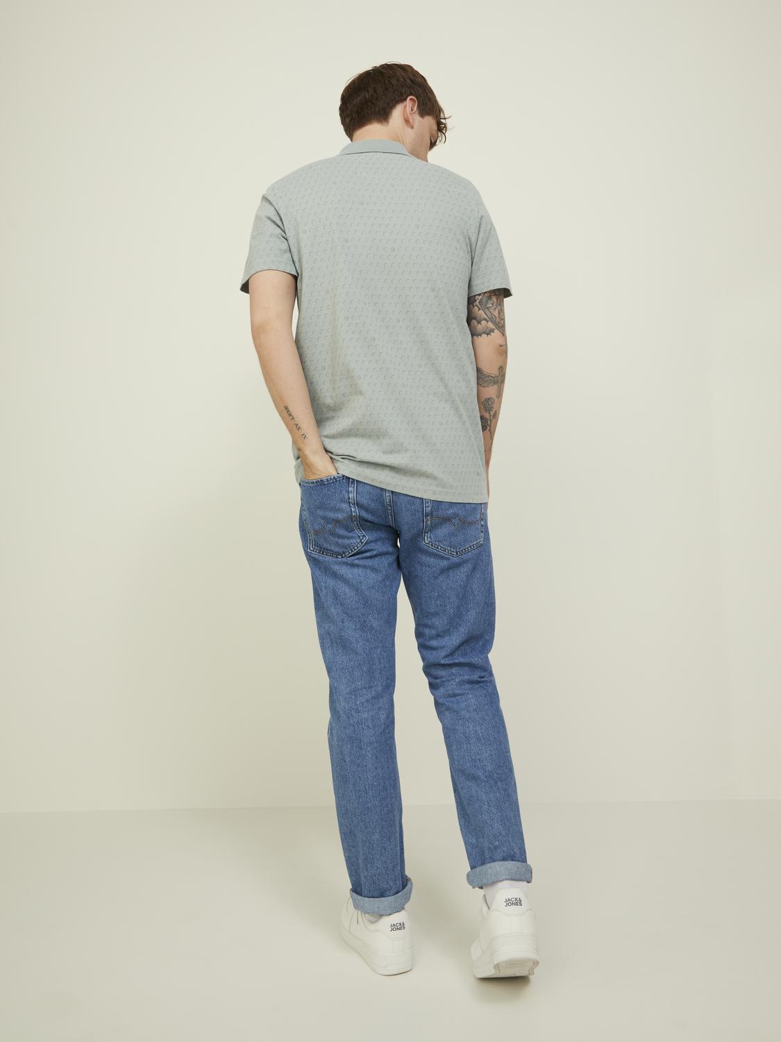 model_shot-back