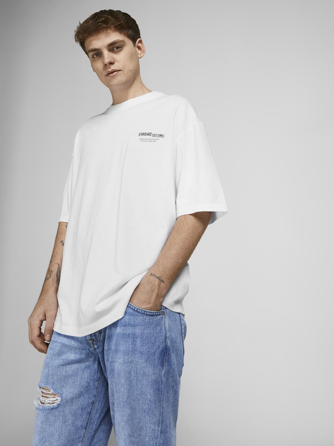 model_shot-creative