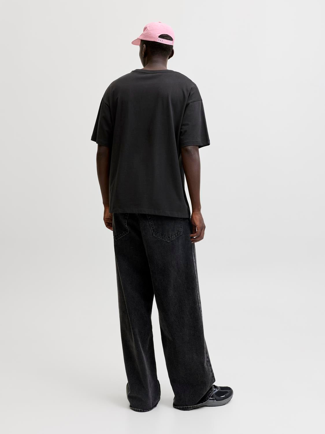 model_shot-back