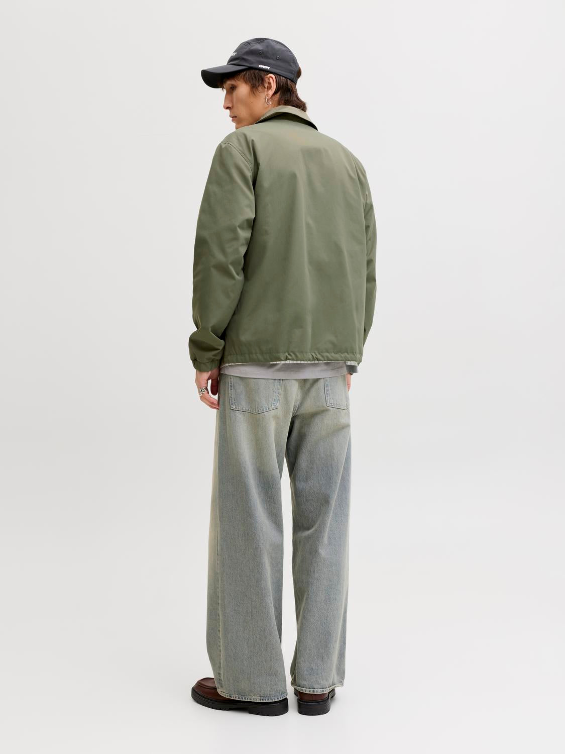 model_shot-back