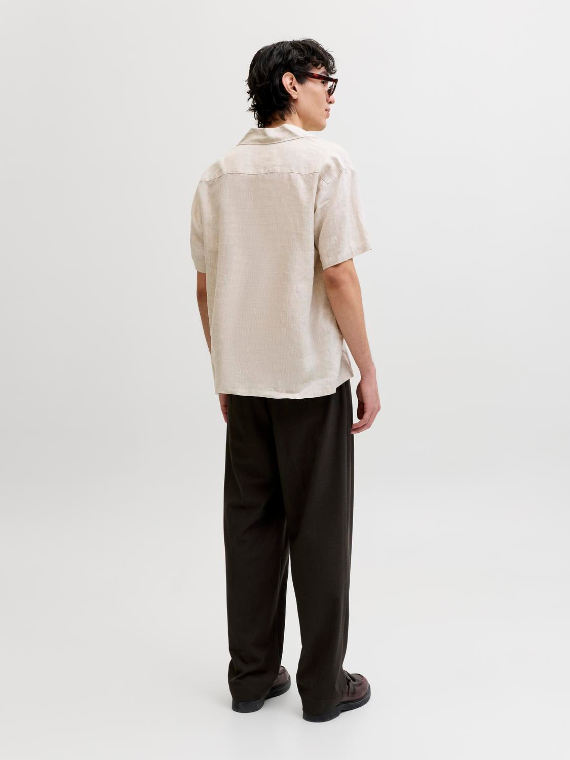 model_shot-back