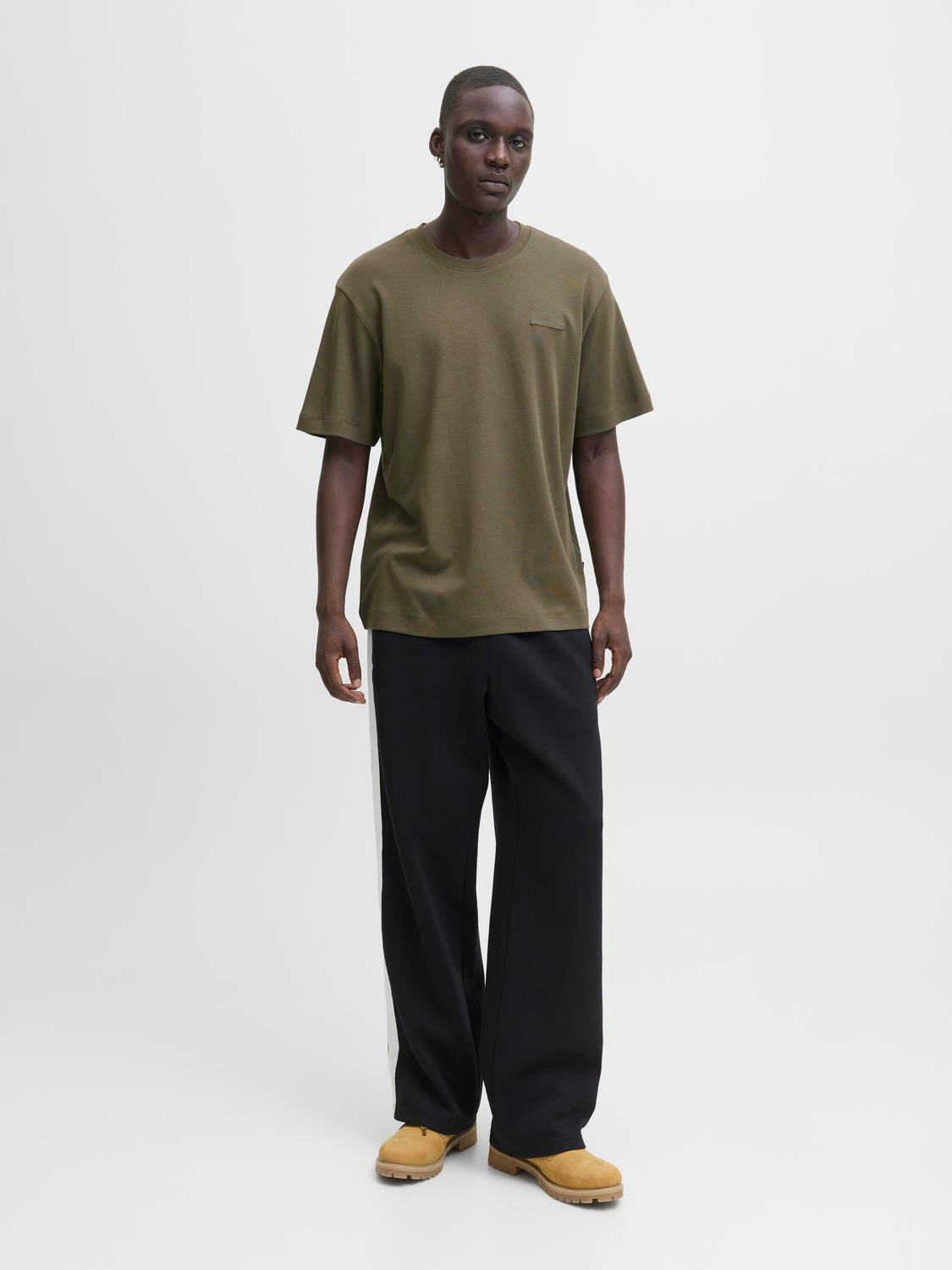 model_shot-front_full