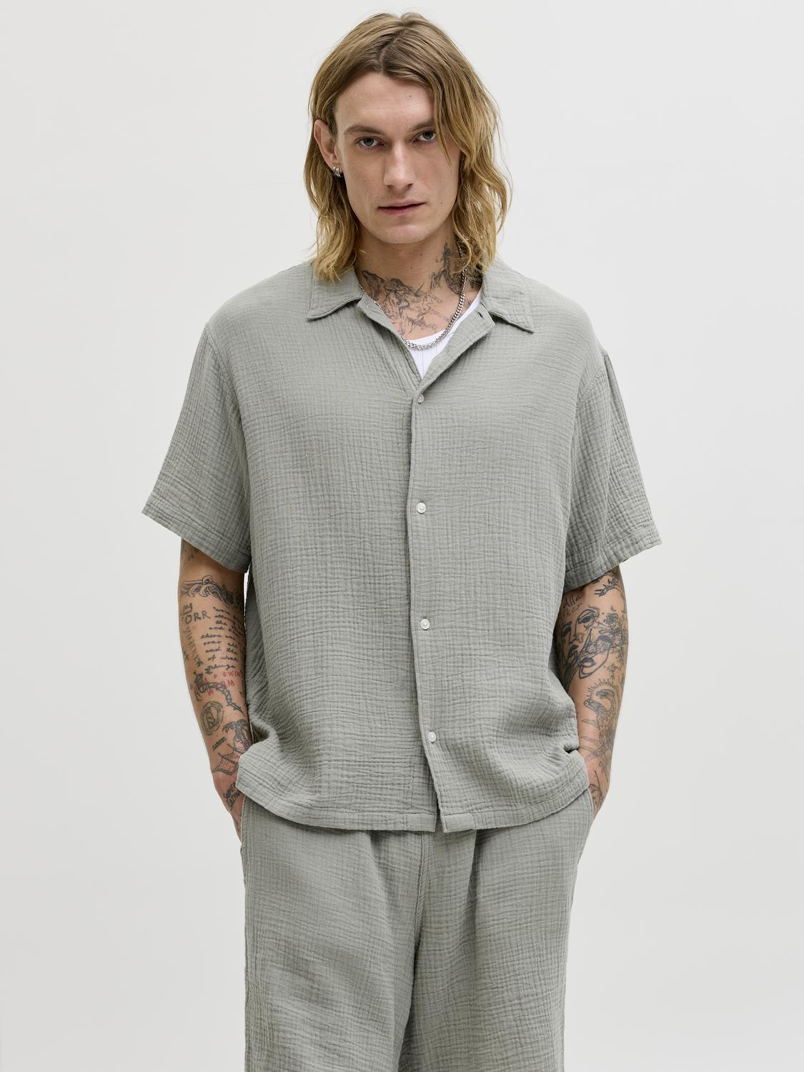 model_shot-front