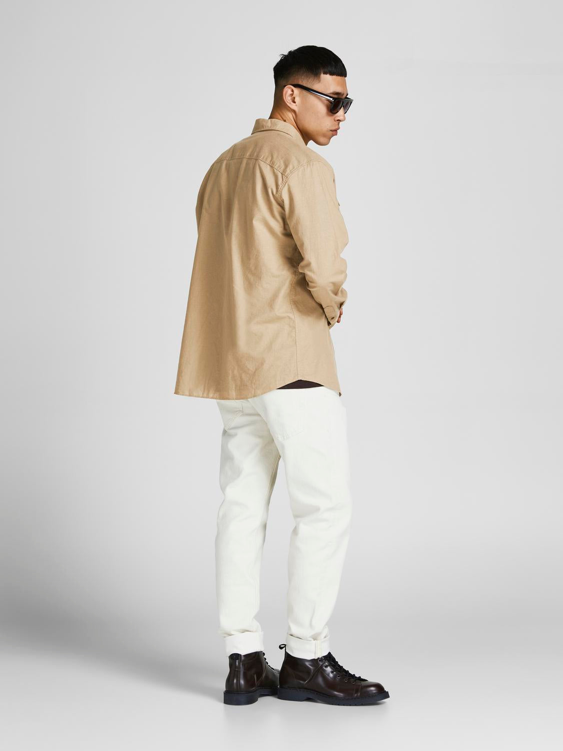 model_shot-back
