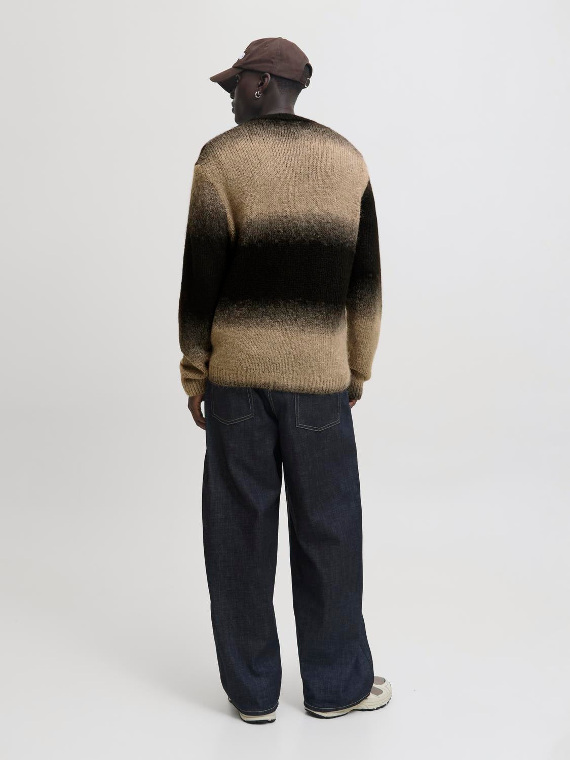 تصميم خلفي لبولفر جاك آند جونز JCOFADE بلون بيج وأسود