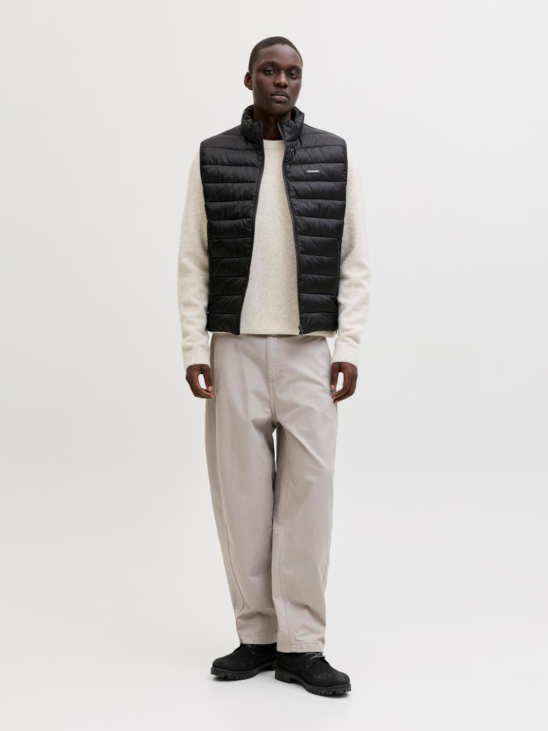 model_shot-front_full