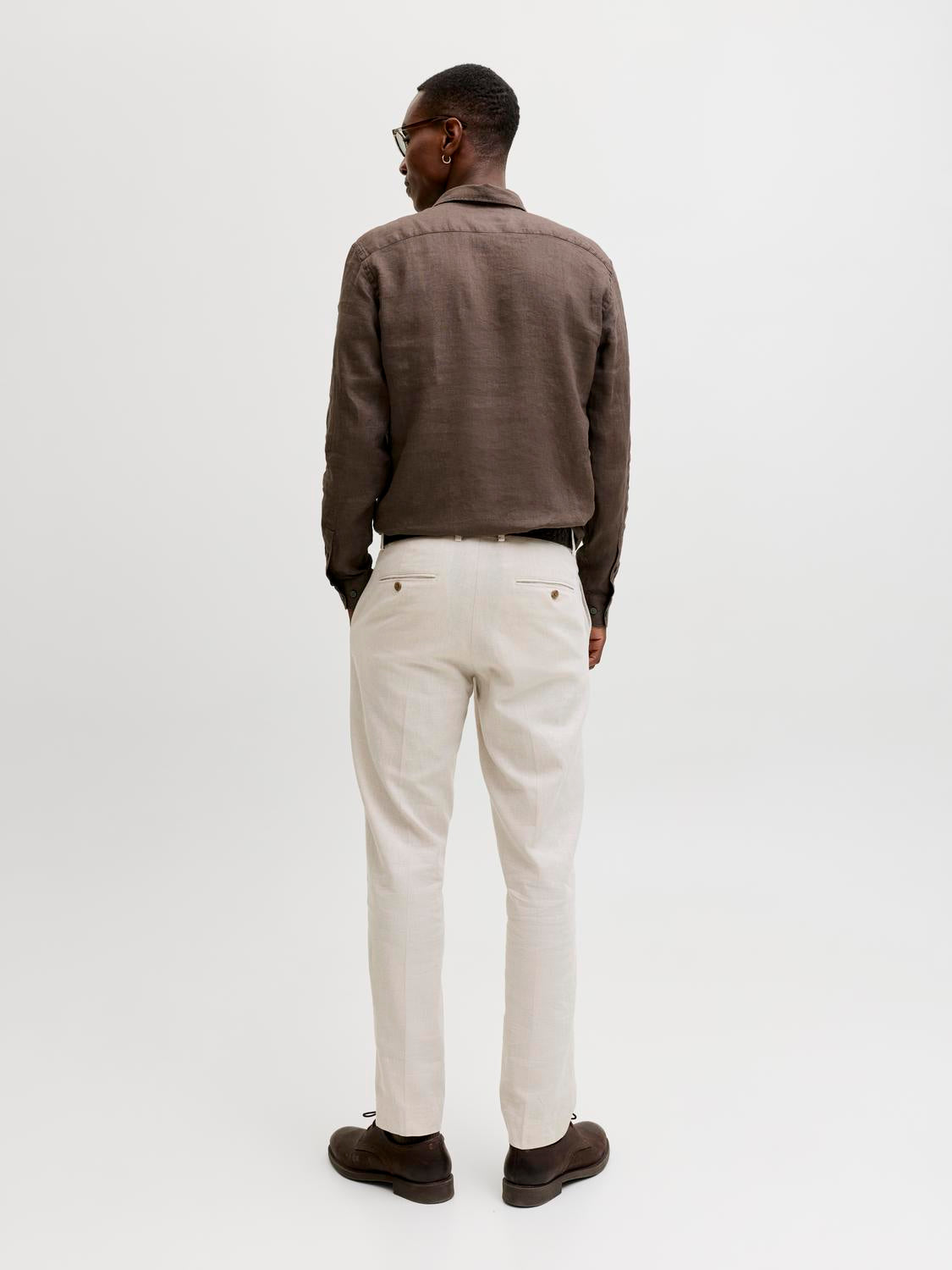model_shot-back