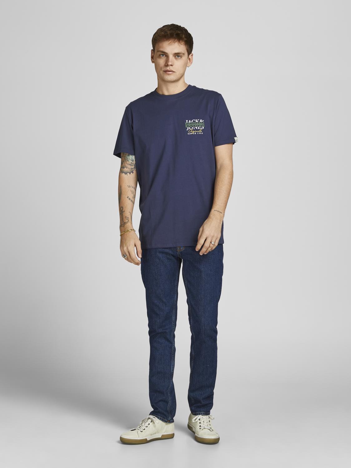 model_shot-front_full