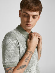 صورة تفصيلية للرقبة والأزرار