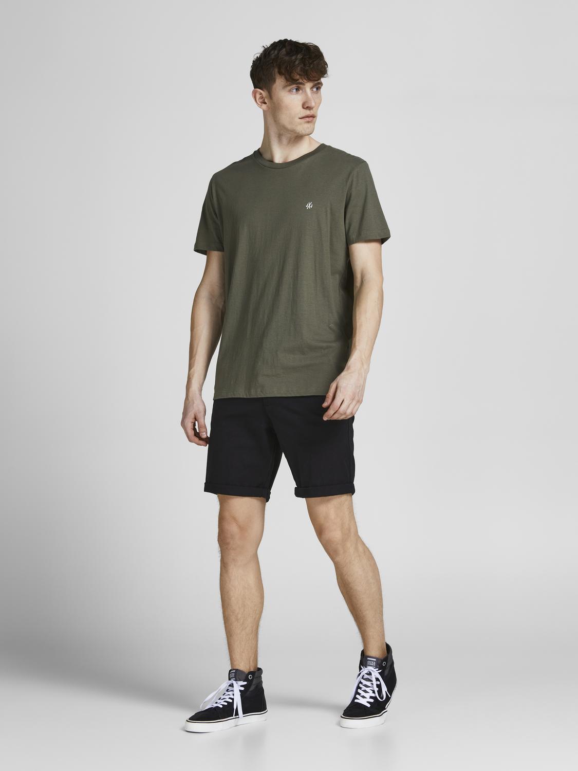 model_shot-front_full