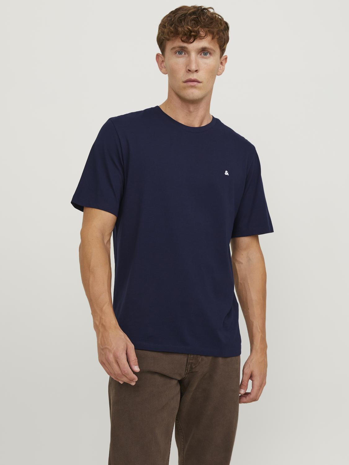 model_shot-front