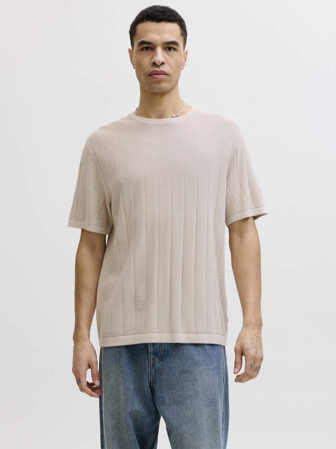 model_shot-front