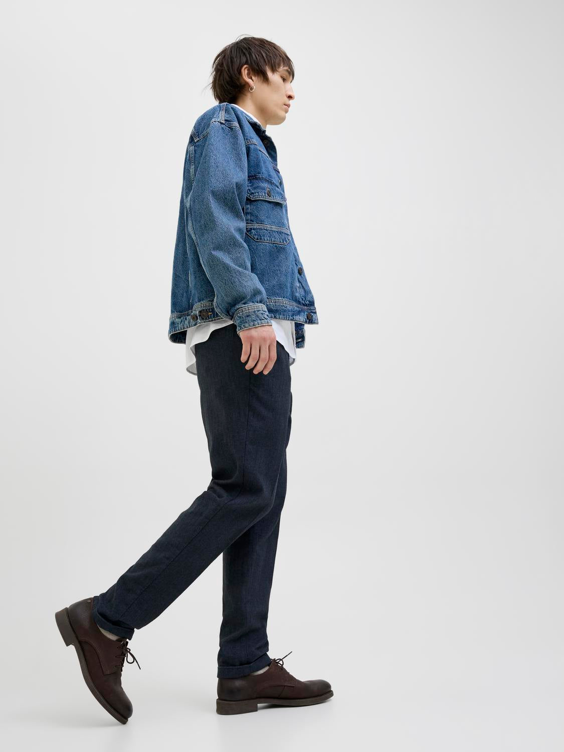 model_shot-creative