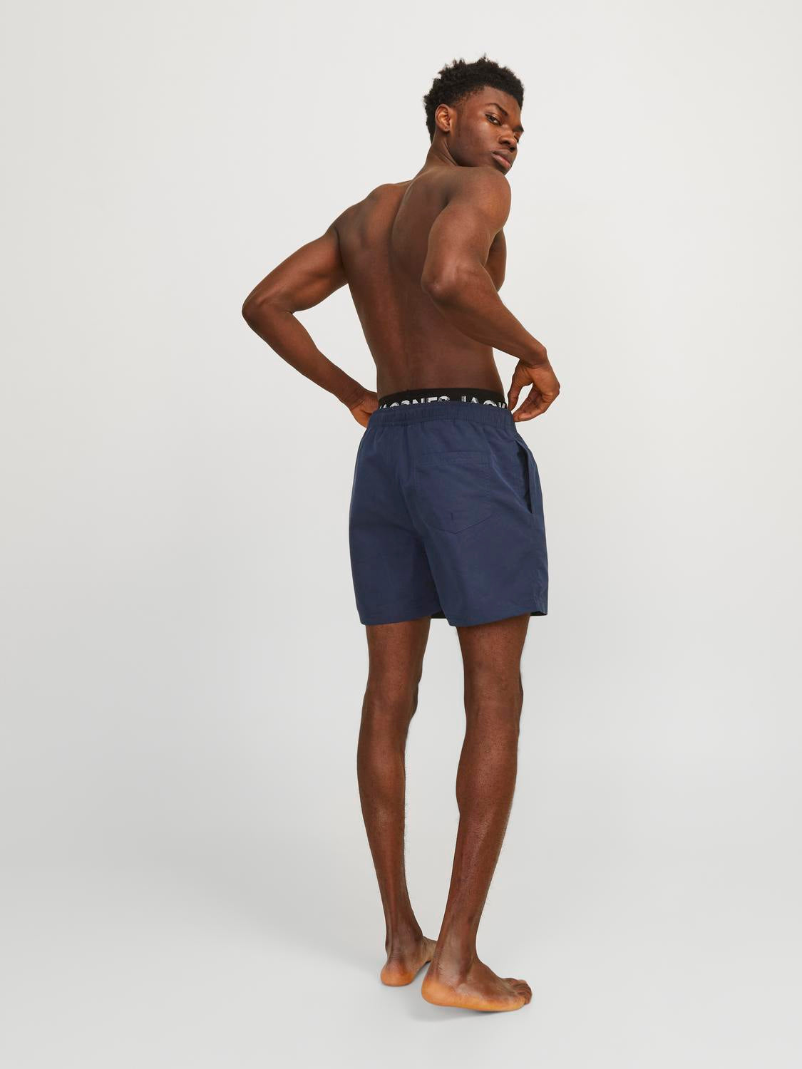 model_shot-back