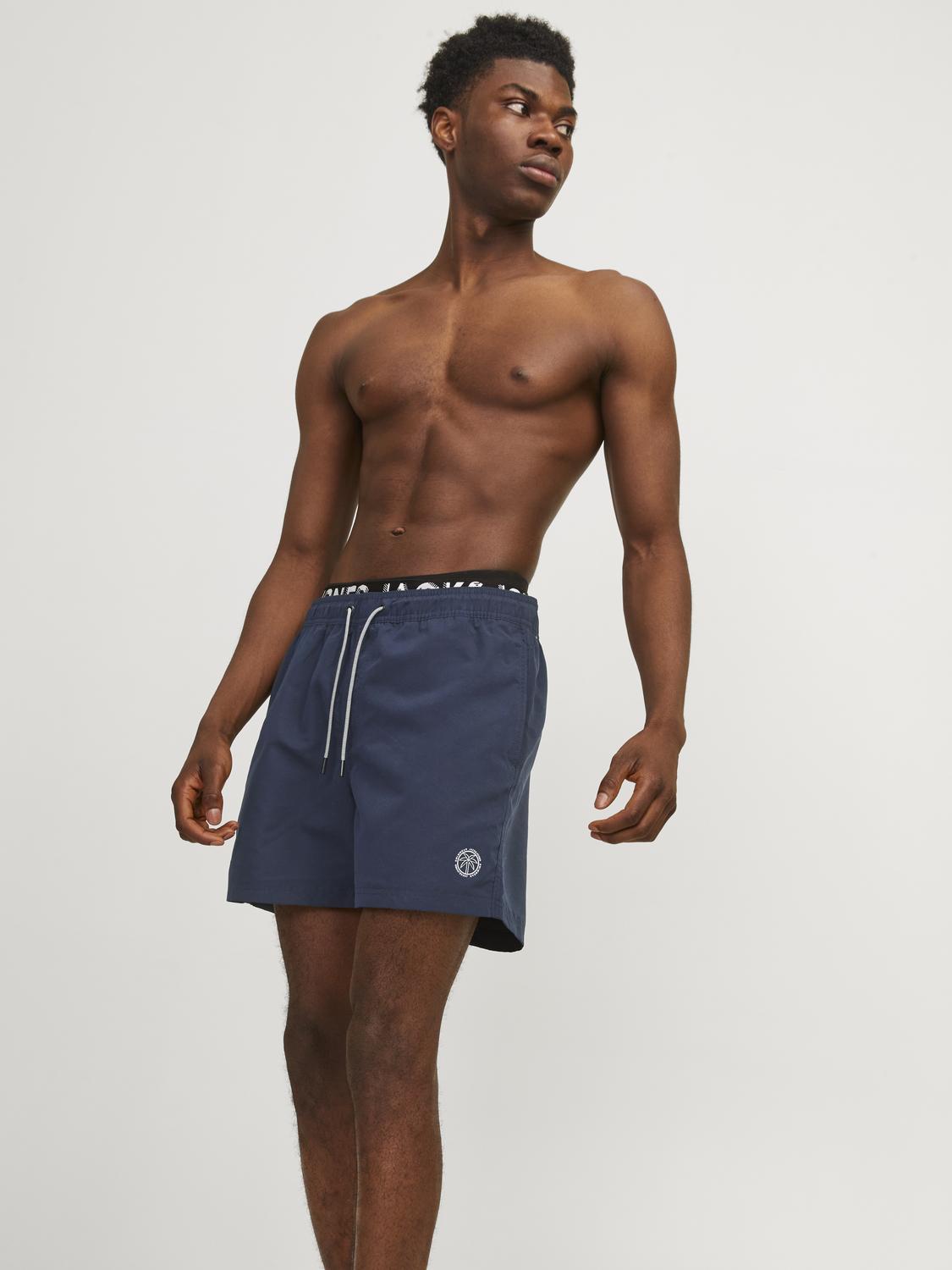 model_shot-creative