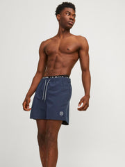 model_shot-creative