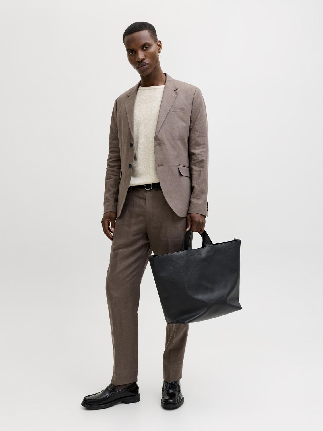 model_shot-front_full